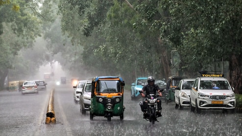 बारिश के साथ आंधी-तूफान, ओले गिरने का अलर्ट, दिल्ली NCR से यूपी-एमपी और राजस्थान तक मौसम बिगड़ा