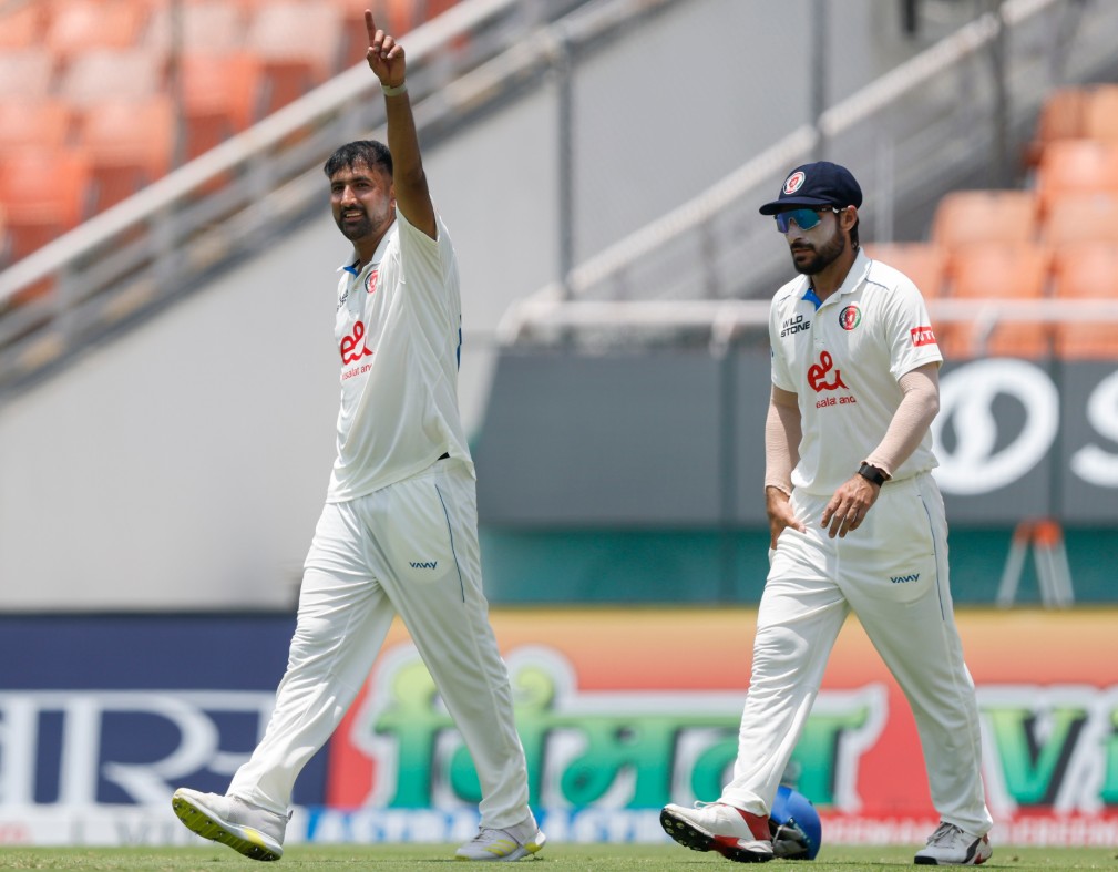 W,W,W,W,W: 23 वर्षीय अफगान गेंदबाज ने किया कमाल, पहले दौरे पर ही गिल-जायसवाल जैसे धुरंधरों को किया परास्त