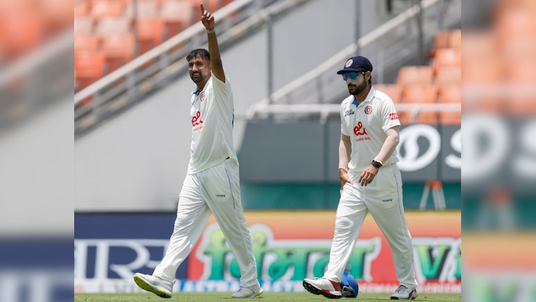 W,W,W,W,W: 23 वर्षीय अफगान गेंदबाज ने किया कमाल, पहले दौरे पर ही गिल-जायसवाल जैसे धुरंधरों को किया परास्त