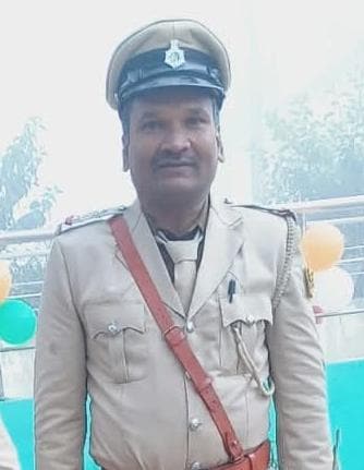 हादसे में जान गंवाने वाले आरर थाना प्रभारी ज्ञानेंद्र अमरेंद्र की फाइल फोटो. हादसे में जान गंवाने वाले आरर थाना प्रभारी ज्ञानेंद्र अमरेंद्र की फाइल फोटो.