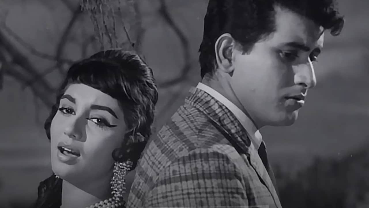 'लग जा गले' गाना सुनकर डायरेक्टर ने कहा था 'मन कर रहा है अपना जूता उठा कर खुद को मारूं', क्या है 62 साल पुराना ये किस्सा?