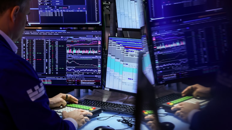Nasdaq Tumbles Over 2% As Chip Stocks Rout Drags Wall Street Lower