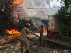 दिल्ली मालवीय नगर आग: रेस्क्यू में शामिल 10 जवान भी घायल, एम्स ट्रामा सेंटर में भर्ती