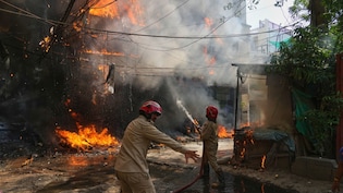 Delhi Fire: दिल्ली मालवीय नगर आग: रेस्क्यू में शामिल 10 जवान भी घायल, एम्स ट्रामा सेंटर में भर्ती