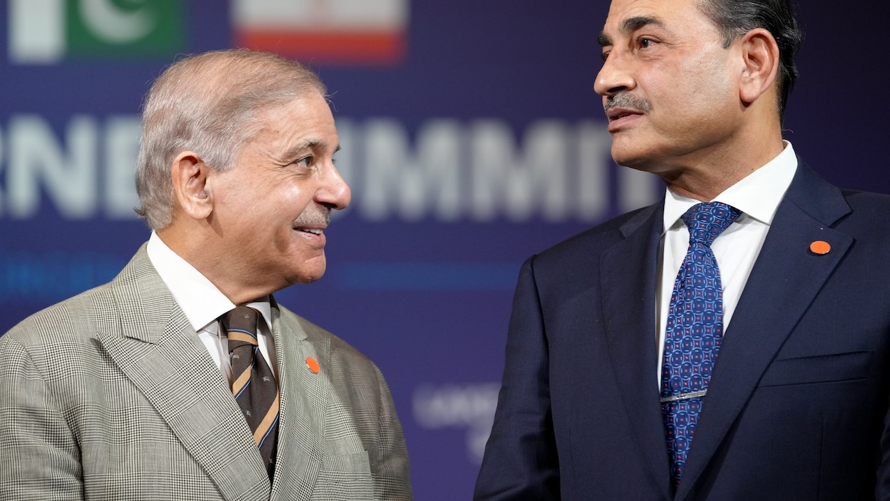 'Diplomacy Doesn't Feed People': Ex-Singapore Envoy Warns Pakistan Is Teetering On Brink Of Failure