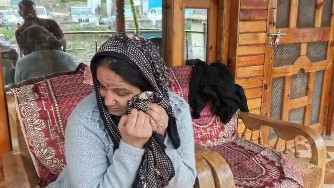 लापता बबीता पांडे की मां का रो-रोकर बुरा हाल. लापता बबीता पांडे की मां का रो-रोकर बुरा हाल.