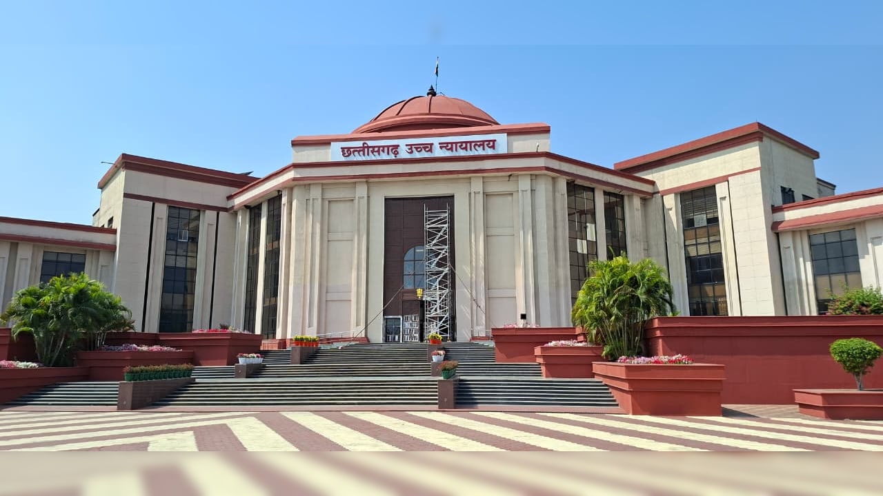 पूर्व मुख्यमंत्री से लेकर विधायकों तक; छत्तीसगढ़ के 20 से अधिक जनप्रतिधियों के मामले कोर्ट में, HC की रिपोर्ट