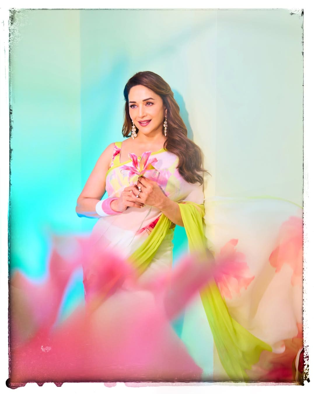 Madhuri Dixits Sleeveless Blouse Maa Behen Look