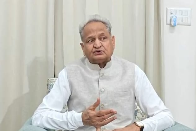 'राजस्थान में विभागों के HOD मंत्रियों के फोन नहीं उठाते' गहलोत का निशाना- सरकार नाम की कोई चीज नहीं