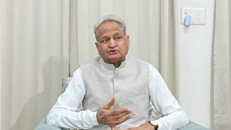 'राजस्थान में विभागों के HOD मंत्रियों के फोन नहीं उठाते' गहलोत का निशाना- सरकार नाम की कोई चीज नहीं