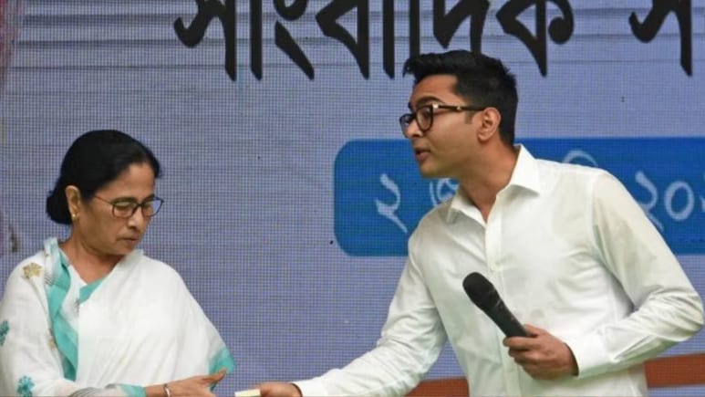 TMC संकट: ममता के सामने &lsquo;परिवार बनाम पार्टी&rsquo; की जंग, क्या अभिषेक से दूरी ही इकलौता रास्ता?
