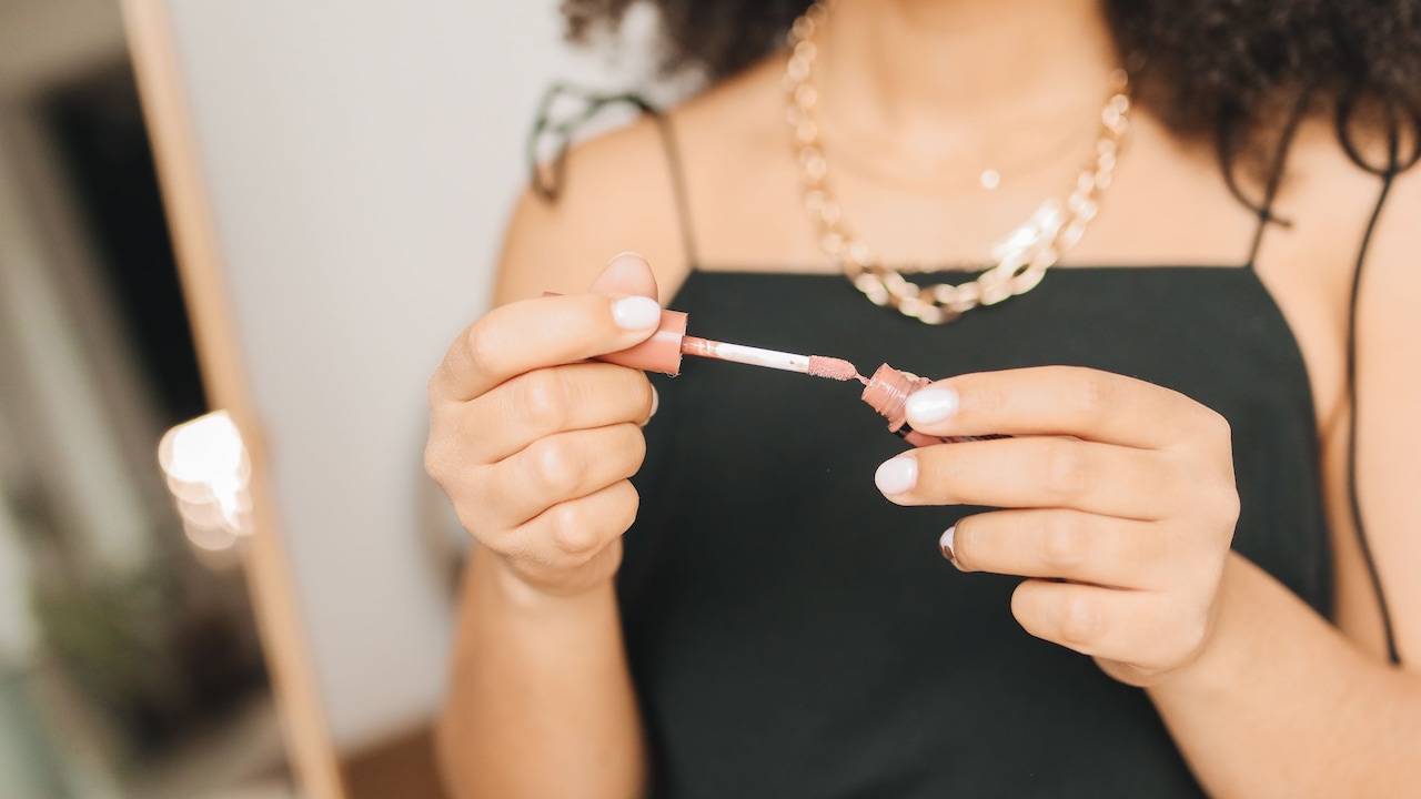 Why Lip Gloss Fades So Fast And The Prep Mistake Behind It