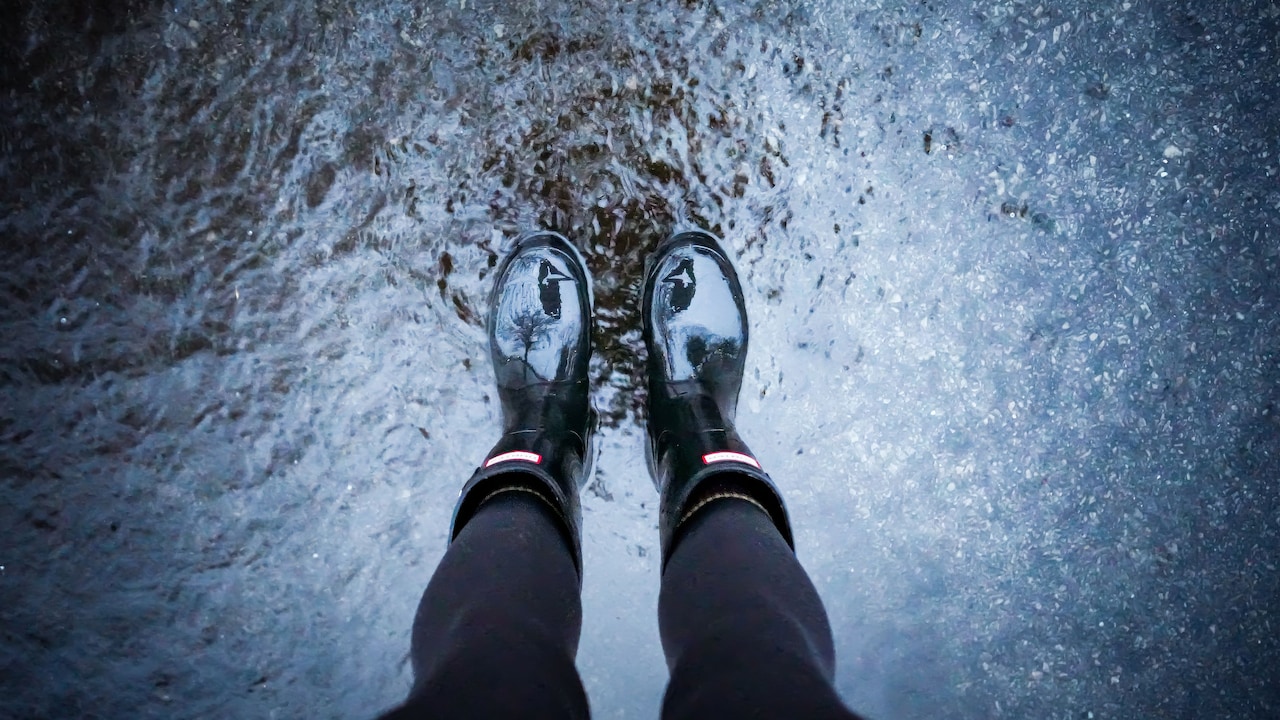 Rainy-Day Footwear That Does Not Look Too Sporty: What Soles And Materials Work Best