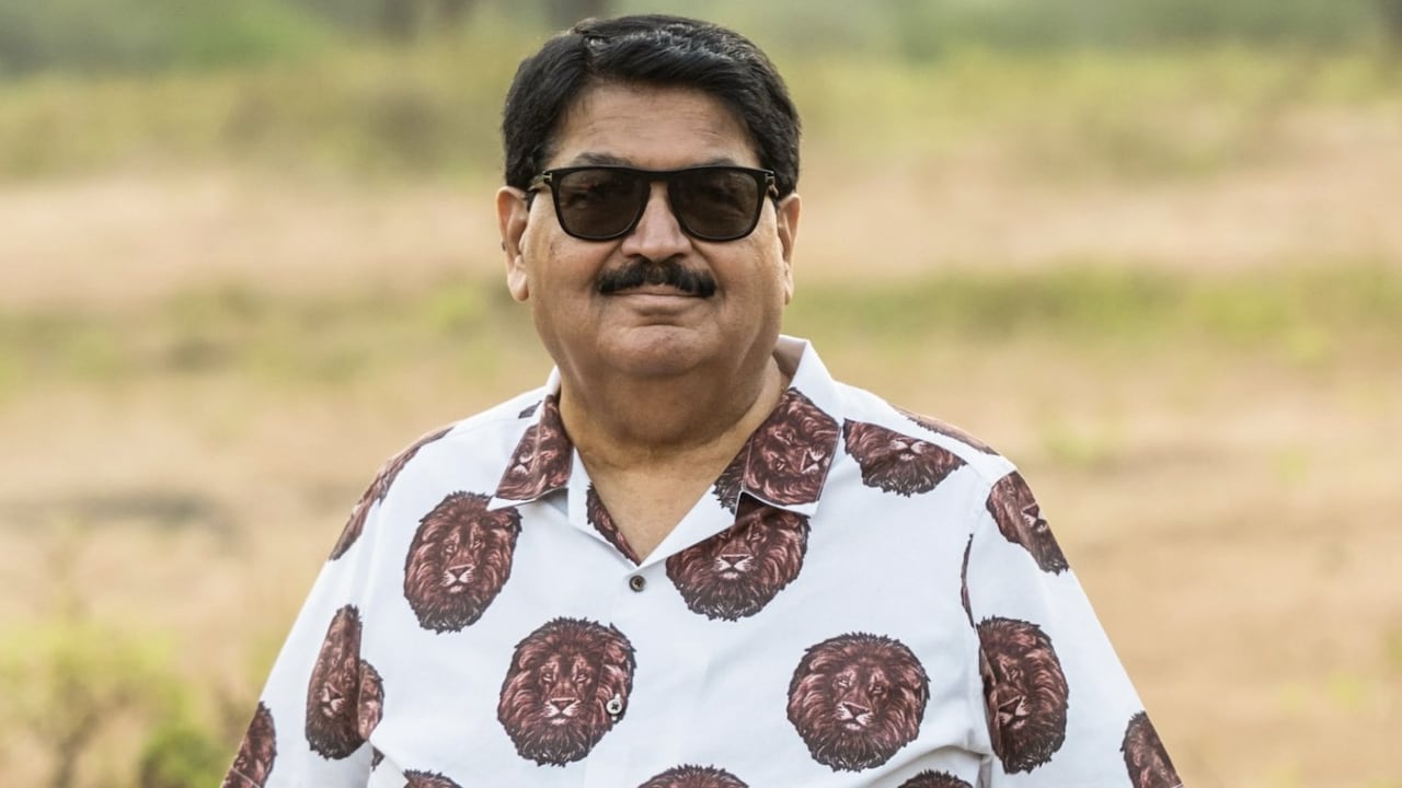 अंदर सुनवाई, बाहर प्रदर्शन, बड़े-बड़े वकीलों ने रखीं दलीलें.