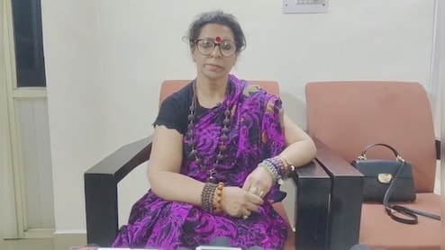 नर्सिंग स्टाफ के गुस्से के आगे झुकीं रेणु भाटिया, विवादित बयान पर बवाल के बाद दिया इस्तीफा