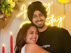 नेहा कक्कड़ ने मनाया 38वां जन्मदिन, 7 साल छोटे पति रोहनप्रीत संग शेयर की रोमांटिक फोटो, देखें इनसाइड बर्थडे तस्वीरें