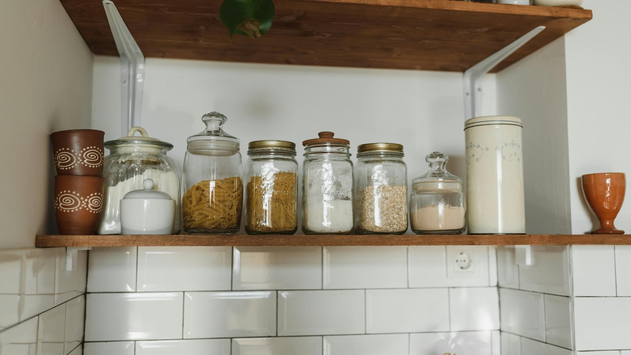 Why Glass Storage Jars Are Replacing Plastic In Modern Kitchens