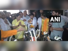LIVE: पीएम मोदी के देश के सबसे लंबे समय तक प्रधानमंत्री बनने पर सीएम रेखा ने मंदिर में की पूजा