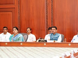 सिंगापुर-हांगकांग की तर्ज पर बदलेगी धारावी की सूरत, CM फडणवीस का मार्च 2028 तक 10 हजार घर देने का निर्देश