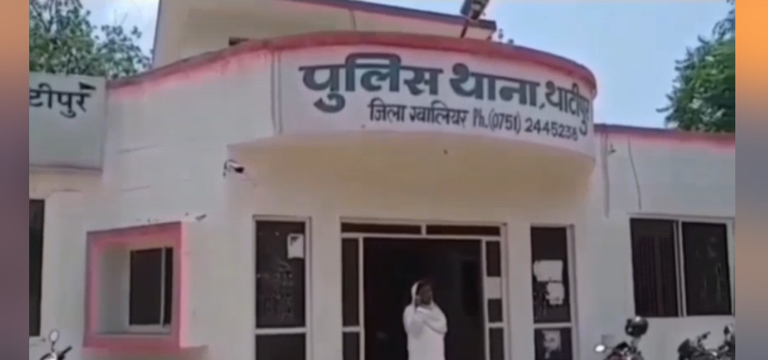 जॉब के बहाने फ्लैट पर बुलाया.. जबरन कपड़े उतारे, वीडियो बनाकर ब्लैकमेल किया; ग्वालियर की लड़की का छलका दर्द