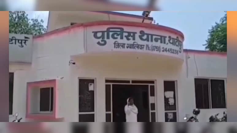 जॉब के बहाने फ्लैट पर बुलाया.. जबरन कपड़े उतारे, वीडियो बनाकर ब्लैकमेल किया; ग्वालियर की लड़की का छलका दर्द