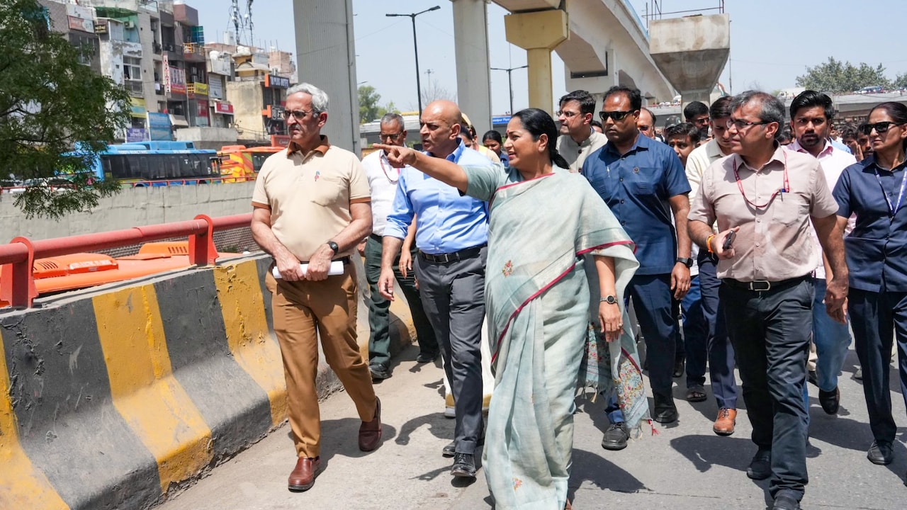 Delhi Metro CM Rekha Gupta Delhi Metro CM Rekha Gupta