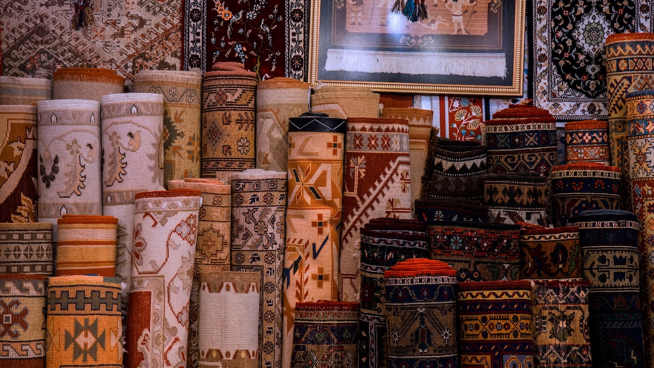 How To Pick A Carpet That Works With Kids, Pets And Daily Foot Traffic