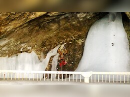गर्मी की मार से तेजी से पिघल रहा अमरनाथ शिवलिंग, श्रद्धालुओं और प्रशासन में बढ़ी चिंता