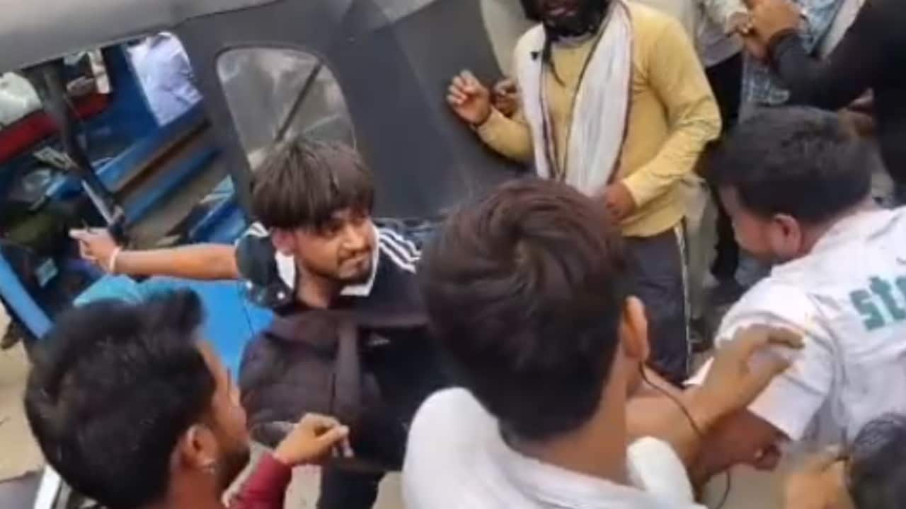 नोएडा में पत्नी किसी और के साथ कर रही थी शॉपिंग, जब पति ने दोनों को पकड़ा तो बीच रोड पर मचा बवाल