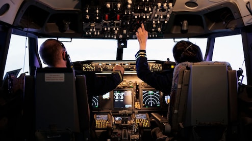 प्लेन में बम होने की खबर मिलने पर क्या करते हैं Pilots?