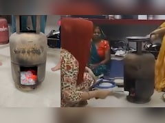 LPG के बढ़े दाम, महिला ने खाली गैस सिलेंडर का चूल्हा बना सेंकी रोटियां, अखिलेश यादव ने शेयर किया वीडियो