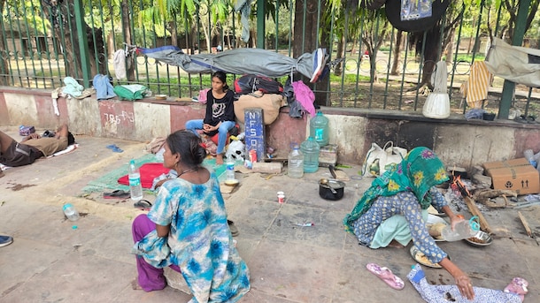 Inside Lives Of Delhi's Pavement Dwellers And The Dangers They Face