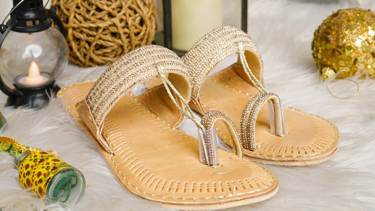 Buy Womens thong footwear at up to 60% off on Myntra End Of Reason Sale Buy Womens thong footwear at up to 60% off on Myntra End Of Reason Sale