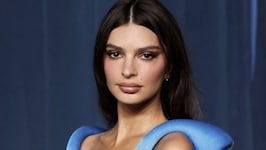 Emily Ratajkowski Considering A Book Based On Her Viral Essay