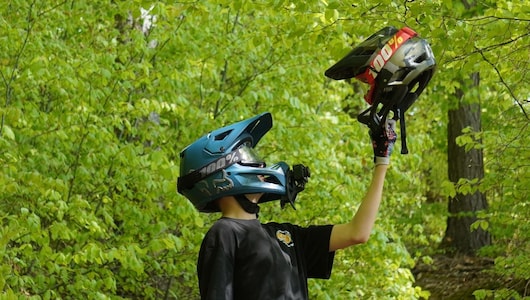 Best Helmets On Amazon: किफायती दाम में पाएं Studds, Vega और Axor के ये 5 मजबूत और स्टाइलिश हेलमेट
