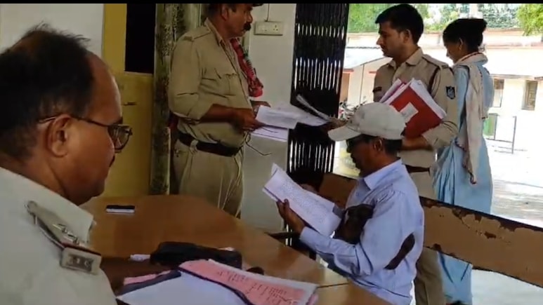 Digital Arrest: रिटायर्ड कर्मचारी को डिजिटल अरेस्ट कर ऐंठ लिए 22 लाख रुपये, ठगों ने ऐसे लगाया चूना