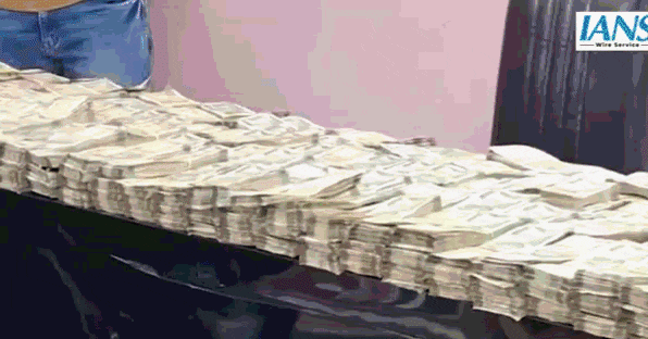 बंगाल में प्राइवेट स्कूल भी उगल रहे नोटों के भंडार, 1.77 करोड़ कैश जब्त, कंडोम और शराब की बोतलें भी मिली