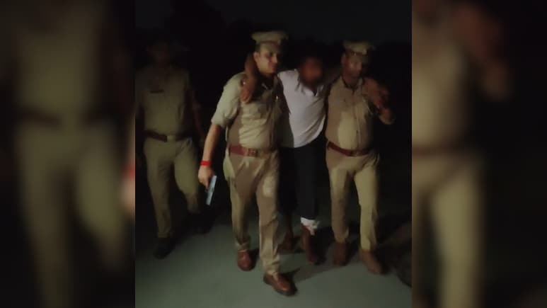 गाजीपुर: पुलिस मुठभेड़ में कुख्यात अपराधी मुख्तार ग&zwj;िरफ्तार, पैर में गोली लगने से हुआ घायल