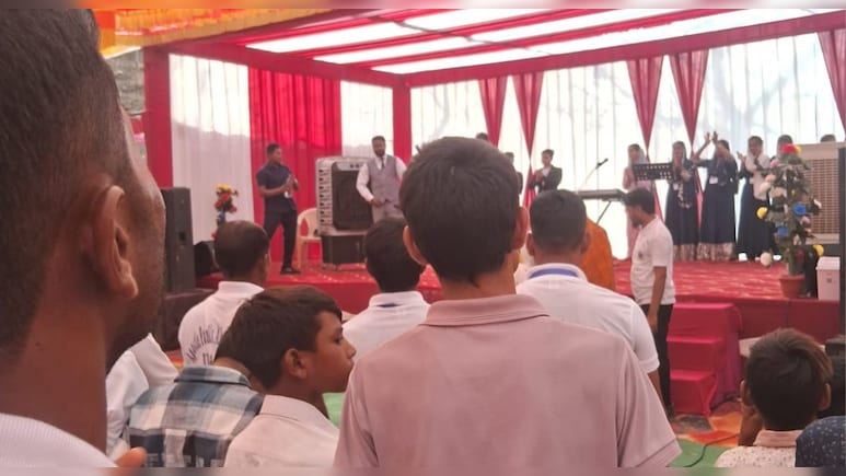 खेत में करा रहे थे धर्म पर&zwj;िवर्तन, पुल&zwj;िस ने मारा छापा; 11 ग&zwj;िरफ्तार&nbsp;