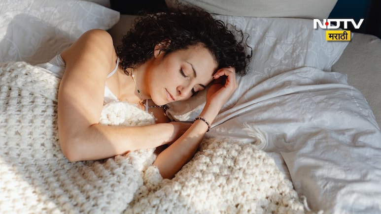 Sleeping Habits Psychology: उन्हाळा असो वा हिवाळा, तुम्हाला झोपताना चादर लागतेच का? जाणून घ्या यामागील कारण