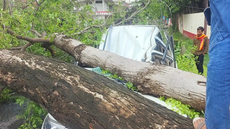 यूपी में आंधी-तूफान ने मचाया कहर, इटावा-महोबा-फिरोजाबाद में भारी नुकसान; एक की मौत, कई घायल