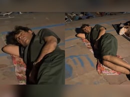 Viral Clip Of Sunil Grover Sleeping On Ganga Ghat Wins Hearts, Fans Say "Down To Earth"