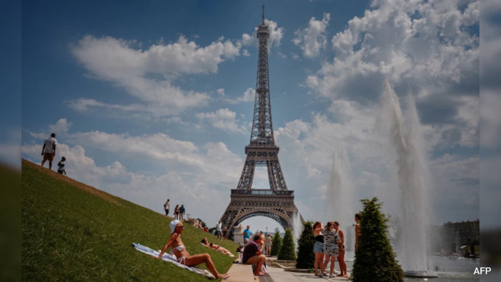 France Experiences Excess Deaths Amid Multiple Heatwaves and Political Challenges