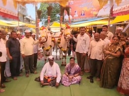 Pune News : आळंदीत वारीपूर्वीच वादाची ठिणगी; माऊलींची सेवा करण्यासाठी मानकऱ्याचे कुटुंबासह मंदिराबाहेर उपोषण