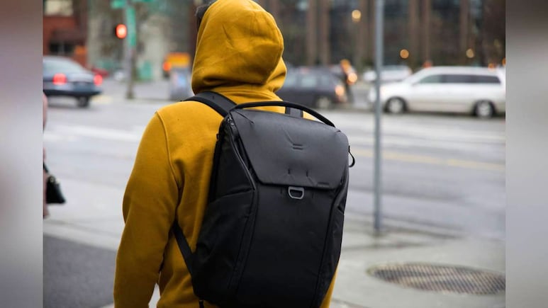 रेन कवर के साथ मिलेंगे ये शानदार Laptop Bags, रोजाना सफर करने वालों के लिए हैं ये बजट में बेस्ट ऑप्शन