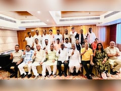 झारखंड के रेडिशन ब्लू होटल में NDA विधायकों ने दिखाई विक्ट्री साइन, 'INDIA' गठबंधन के पास कितने नंबर?