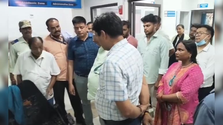 बेगूसराय: अस्पताल के चिल्ड्रेन वार्ड में लगी आग, बच्चों को गोद में लेकर भागे परिजन