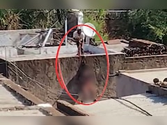 सनकी आशिक की क्रूरता! नाबालिग को कुल्हाड़ी से मारा, गर्दन में रस्सी बांधकर छत से लटकाया