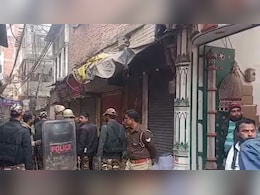 वाराणसी के दालमंडी में चौड़ीकरण की जद में आ रही मस्&zwj;ज&zwj;िदों की नपाई से अफरातफरी, पुल&zwj;िस-PAC और RAF तैनात