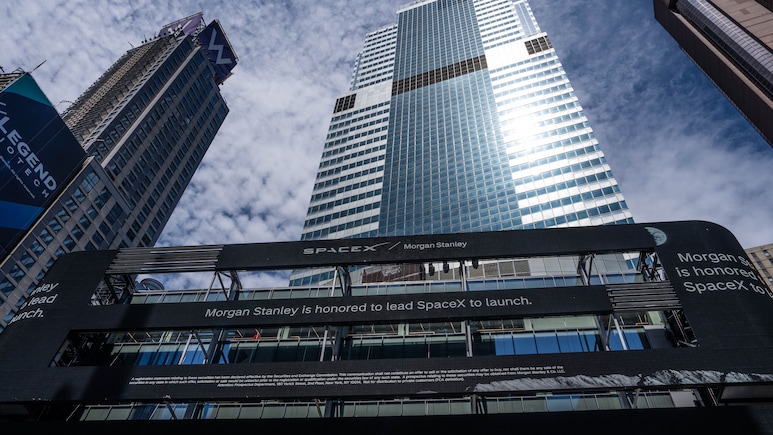 SpaceX Strikes Rare Deal To Pay $0 To Bankers For IPO Greenshoe